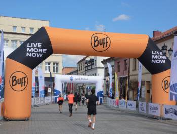 25. PKO Półmaraton dookoła Jeziora Żywieckiego przeszedł do historii. Padły trzy rekordy! - zdjęcie138