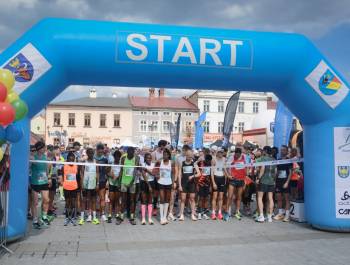 25. PKO Półmaraton dookoła Jeziora Żywieckiego przeszedł do historii. Padły trzy rekordy! - zdjęcie24