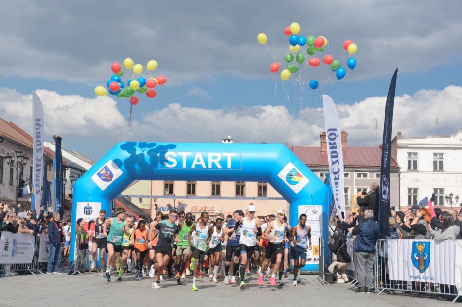 25. PKO Półmaraton dookoła Jeziora Żywieckiego przeszedł do historii. Padły trzy rekordy!