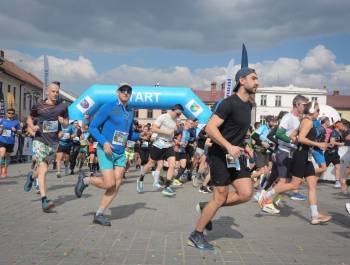 25. PKO Półmaraton dookoła Jeziora Żywieckiego przeszedł do historii. Padły trzy rekordy! - zdjęcie35