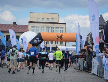 25. PKO Półmaraton dookoła Jeziora Żywieckiego przeszedł do historii. Padły trzy rekordy! - zdjęcie41