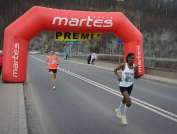 25. PKO Półmaraton dookoła Jeziora Żywieckiego przeszedł do historii. Padły trzy rekordy! - zdjęcie106