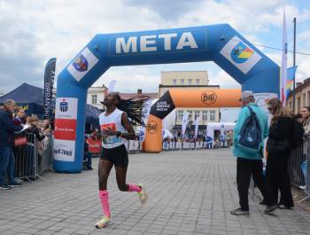 25. PKO Półmaraton dookoła Jeziora Żywieckiego przeszedł do historii. Padły trzy rekordy! - zdjęcie164