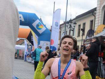 25. PKO Półmaraton dookoła Jeziora Żywieckiego przeszedł do historii. Padły trzy rekordy! - zdjęcie174