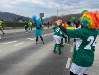 Rozstrzygnięcie konkursu na Najlepszą Strefę Kibica podczas 25. PKO Półmaratonu dookoła Jeziora Żywieckiego - zdjęcie11