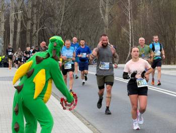 Rozstrzygnięcie konkursu na Najlepszą Strefę Kibica podczas 25. PKO Półmaratonu dookoła Jeziora Żywieckiego - zdjęcie13