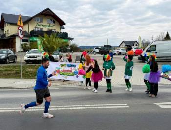 Rozstrzygnięcie konkursu na Najlepszą Strefę Kibica podczas 25. PKO Półmaratonu dookoła Jeziora Żywieckiego - zdjęcie14
