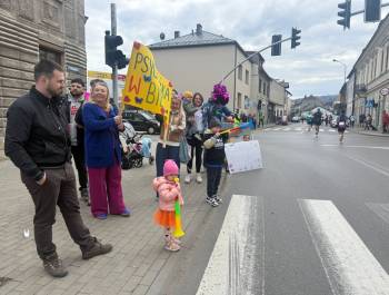 Rozstrzygnięcie konkursu na Najlepszą Strefę Kibica podczas 25. PKO Półmaratonu dookoła Jeziora Żywieckiego - zdjęcie6