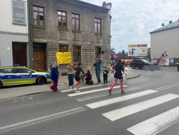 Rozstrzygnięcie konkursu na Najlepszą Strefę Kibica podczas 25. PKO Półmaratonu dookoła Jeziora Żywieckiego - zdjęcie7